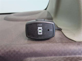 コーナーセンサーを車の前後に装備。障害物までの距離に応じて警告音を変えてお知らせします。