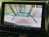【バックカメラ】駐車時に後方がリアルタイム映像で確認できます。大型商業施設や立体駐車場での駐車時や、夜間のバック時に大活躍!運転スキルに関わらず、今や必須となった装備のひとつです!