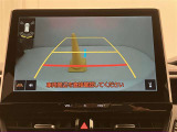 【バックカメラ】あると便利なバックカメラ装備!駐車時に後方がリアルタイム映像で確認できます。立体駐車場や夜間の車庫入れ時に大活躍!運転スキルに関わらず、今や必須となった装備ですね♪