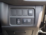 運転席右側には電動スライドドア等の各種スイッチがまとめられています!