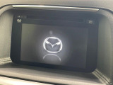 【マツダコネクトナビ】車内の雰囲気にマッチした一体型タイプのナビ。各種車輌設定やBluetooth再生等、様々な機能が楽しめます。直感的なダイヤル操作が可能で、使い勝手も良好です。