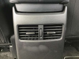 後部座席にもエアコン吹き出し口がしっかり装備されています。