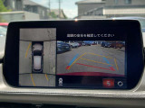 前後左右のカメラで自分のクルマの位置関係や障害物など映し出してくれます。