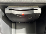 【ETC】有料道路を利用する際に料金所で停止することなく通過できる、ETC車載器(ノンストップ自動料金収受システム機器)が装備されています。セットアップを行うことで利用可能になります。