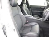 包み込むようなホールド感のあるシートでお車の操作性だけでなく、運転中の疲れも軽減!長時間の運転やお体をしっかりサポートします!
