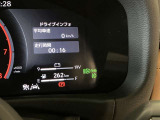 視認性よく綺麗な発色のメーターです。レクサスでは、コクピットに座っている様なイメージでドライバーの心を高揚させます。