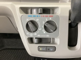【マニュアルエアコン】手の届きやすい所で簡単操作のダイヤル式空調コントロールパネル。エアコン付きでオールシーズンお好みの温度調整ができ快適なドライブ。快適空間で楽しいお出かけ、何処へ行きましょう♪