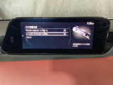 ハンドル操作をアシストすることにより車線からの逸脱回避を支援します。