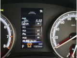 カラーヘッドアップディスプレイ付き。少ない視線移動で情報を確認できるので、運転の疲労軽減に繋がりますよ♪
