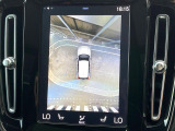 【360&deg;ビューカメラ】4台の高解像度カメラで360度の鳥瞰図を表示。隣の車や壁、死角にある障害物などを画面で確認できるため、狭いスペースでの駐車・出入りも安心です。