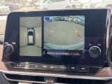 アラウンドビューモニターです!上空から貴方のお車をモニタニングしている様に車両の周りの安全確認が出来ます!