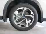 右前 18インチアルミホイール タイヤサイズは、225/55R18です。「*ホイールロックナットは展示用です」