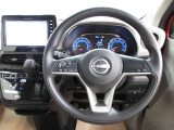 運転が楽しくなる明るく開放的な運転席まわりです。
