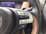 Hondaセンシングの機能のひとつ、アダプティブクルーズコントロール付!アクセルから足を離しても設定したスピードと前車との車間を保ち走行してくれます!車線維持もアシスト☆高速道路で疲労軽減ですね☆