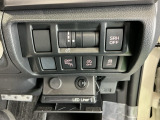 運転席から操作しやすい各種スイッチ