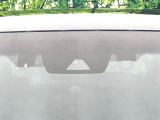 【トヨタセーフティセンス】走行中に前方の車両等を認識し、衝突しそうな時は警報とブレーキで衝突回避と被害軽減をアシスト。より安全にドライブをお楽しみいただけます。