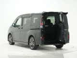 お子様わくわく♪わくわくゲート。後ろが狭くても荷物をサッと積込みできます!。タテにもヨコにも開くドアはサードシートへのアクセスもスムーズ!