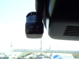 事故に遭遇してしまった時など、品質の高い映像と音声で運転の記録するドラレコ。ドライブの思い出を記録に残したい方や、ご自身のドライビングをチェックされたいお客さまにもおすすめですね