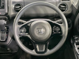 インテリアに合わせたデザインのステアリングは、運転される方のことも考え、運転しやすい形状、大きさです。是非一度、実際に触ってお確かめください。