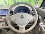 インテリアに合わせたデザインのステアリングは、運転される方のことも考え、運転しやすい形状、大きさです。是非一度、実際に触ってお確かめください。
