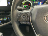 運転中、オーディオの操作をしてて、ハッとしたことはありませんか?ステアリングスイッチは、運転中でもハンドルでオーディオの操作が可能です。安全なドライブをサポートします。