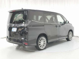 バックカメラが付いているので後方確認が非常にしやすいです。今や運転初心者も熟練者も必須装備!ついていて損はないですね♪