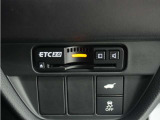 ◆ETC2.0装着◆進化したドライブ体験。料金収受システムだけだったETCが生まれ変わって、高速道路を賢く使うETC2.0に進化しました。多彩な情報サービスが便利で快適なドライブ体験を提供します。
