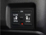 ◆両側電動スライドドア◆狭い駐車場でも乗り降りが楽々♪お子様が隣の車にドアを当ててしまう心配もございません!小さなお子様連れの方もこれで安心。