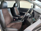 高いホールド性で運転姿勢が安定します。長距離ドライブでも疲れにくいのが魅力です。快適なドライビングライフをお送りください♪
