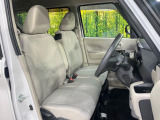 運転席シート廻りは使用感も少なく、良好な状態となっています。前オーナー様が丁寧に使っていたことがよくわかりますね。