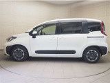両側パワースライドドア付きだから、狭い駐車スペースなどでの 乗り降りラクラク!小さなお子さまのいるご家庭には嬉しい装備。