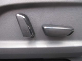 運転席にはパワーシート雄日です☆