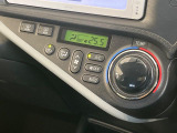 【オートエアコン】一度お好みの温度に設定すれば、車内の温度を検知し風量や温度を自動で調整。暑い&hellip;寒い&hellip;と何度もスイッチ操作をする必要はありません。快適な車内空間には必須の機能ですね♪
