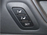 運転席は二人分のシートポジションを記憶します。