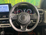 インテリアに合わせたデザインのステアリングは、運転される方のことも考え、運転しやすい形状、大きさです。是非一度、実際に触ってお確かめください。