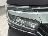 LEDヘッドライトは、点灯の瞬間から最大光量を発揮し、突然暗くなるトンネルなどでの安定感を高めます。
