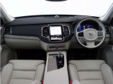 ボルボのフラッグシップモデル、プレミアム・7シーターSUV XC90。Googleを搭載し、ラグジュアリーを極めたSUVで、至福の時をお過ごしください。