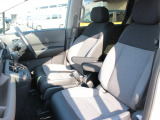 クリーニングをしっかり行っていますので、運転席・助手席どちらもきれいになっております!