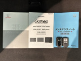スマートキーは鍵をバッグに入れたままでもドアロックの開閉やエンジンのON・OFFができます。夜間や雨の日も鍵を探さなくて良いので便利です。