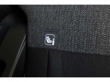 さらに後席は、チャイルドシートとクルマの固定金具を連結するだけでガッチリ固定できるアイソフィックス対応です!!