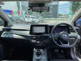 シンプルな運転席回りで操作も楽です