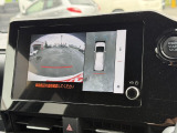 【パノラミックビューモニター】専用のカメラにより、上から見下ろしたような視点で360度クルマの周囲を確認することができます☆縦列駐車や幅寄せ時に活躍してくれます♪