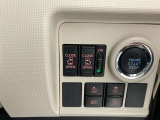 両側パワースライドドアです。両手が荷物でいっぱいの時、どちらからでもドアの開閉がラクラクです♪安全装置も付いているので、お子様の乗り降りも安心の便利機能です。