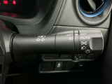 【オートライト】車のセンサーが周囲の明るさを感知し、自動でヘッドライトを点灯・消灯する機能です。この機能は夕暮れ時の交通事故が多い時間帯の安全性を高めてくれます。