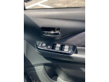 全席パワーウィンドウとなっています。運転席はオートになっているのでワンタッチ開閉することが出来ます。