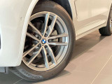 BMW純正アロイホイールはモデルやパッケージに合わせてデザインされています。洗練されたデザインで、足元の個性を引き立てます。