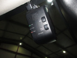 ナビゲーションは純正9インチメモリーナビ(VXU-245VZi)を装着しております。AM、FM、CD、DVD再生、Bluetooth、音楽録音再生、フルセグTVがご使用いただけます。