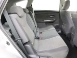 リアシートも厚く、長時間の移動もらくらくです!車種によってはラゲージスペースやトランクへのアクセスも可能!乗り心地・使い勝手共に充実です!!