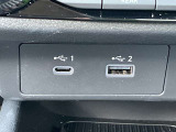 前席USB電源です。