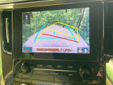 【バックカメラ】駐車時に後方がリアルタイム映像で確認できます。大型商業施設や立体駐車場での駐車時や、夜間のバック時に大活躍!運転スキルに関わらず、今や必須となった装備のひとつです!